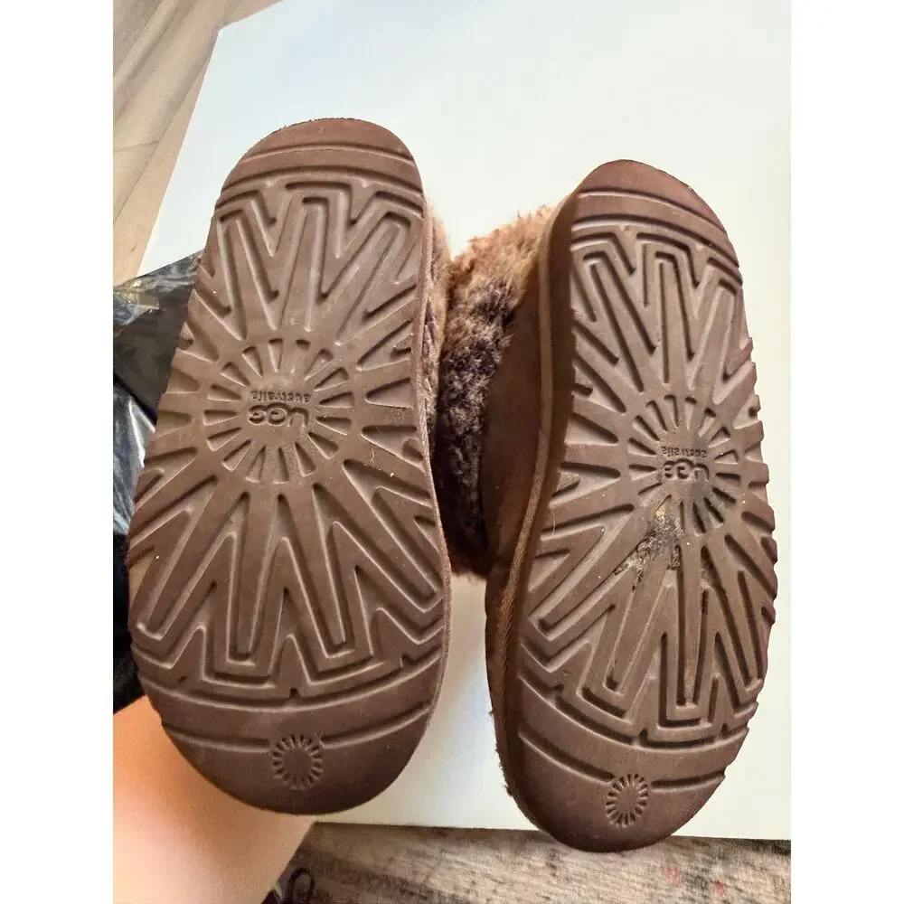 UGG Classic Short Shaggy in Chestnut Girls 3
